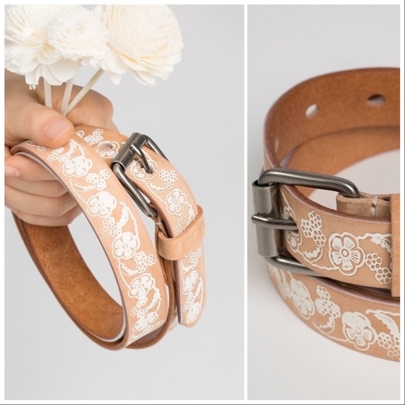 Embossed Flower & Leaf Low Waist Leather Belt - Picture 7 of 10